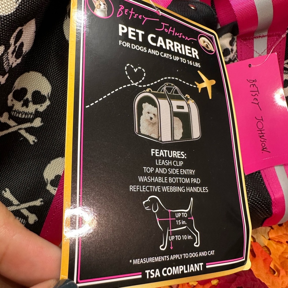 Betsey Johnson Pet Carrier in Black and Pink with skull and crossbones - Picture 7 of 14